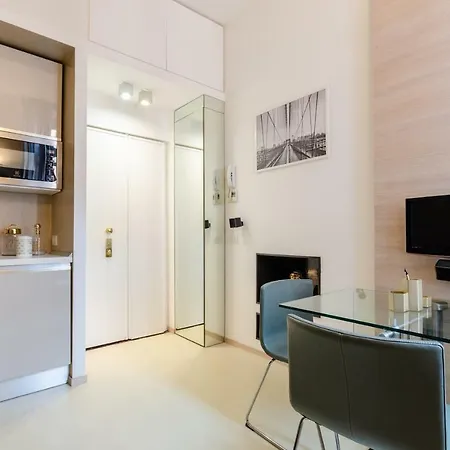Design - Porta Romana Apartment *