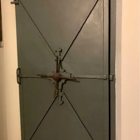 Fra Storia E Modernita * Milano