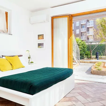 Four Bedroom Near Metro Apartment *