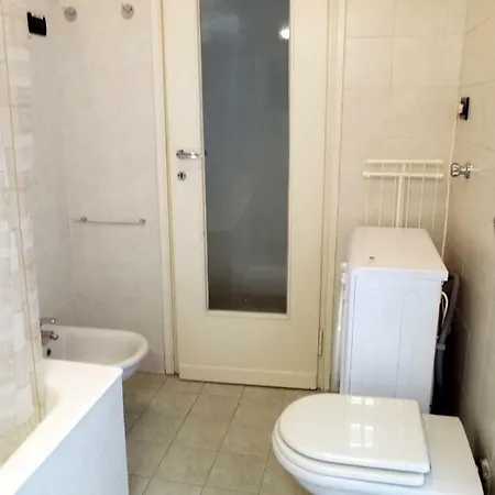 Apartment Lacaralele Mailand