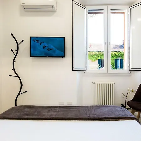 Milan Style Apartment - City Center Apartman