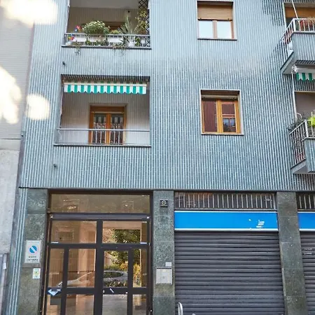 Guesthost - Con Balcone Per 2 Persone 아파트