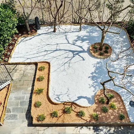 Appartamento Four Bedroom Near Metro Milano