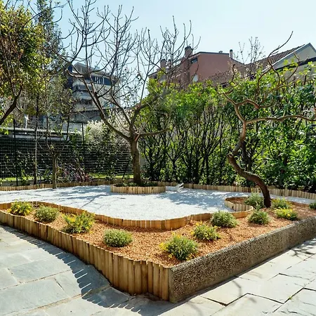Four Bedroom Near Metro *