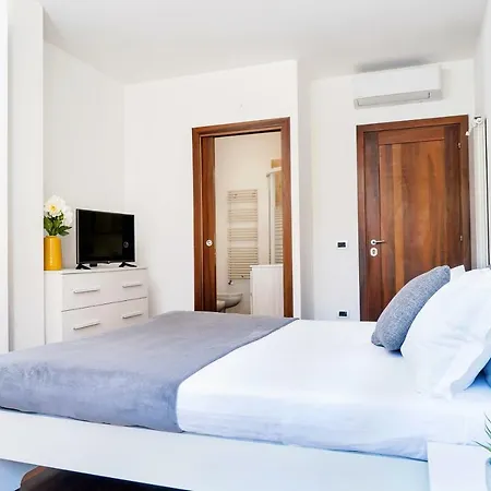 Four Bedroom Near Metro Milano