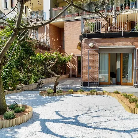 Four Bedroom Near Metro Appartamento