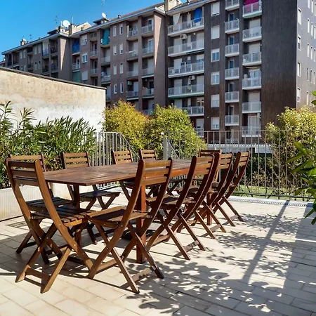 Four Bedroom Near Metro Appartamento