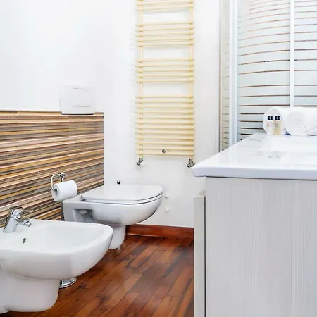 Apartment Four Bedroom Near Metro Milan