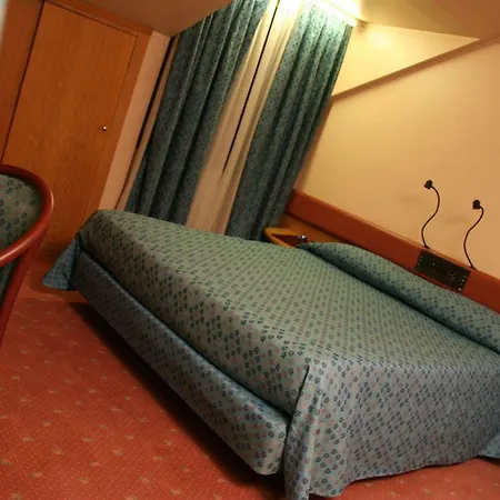 Albert Hotel Ξενοδοχείο 3*