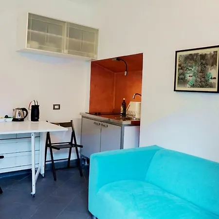 拉万代巷一室公寓 *