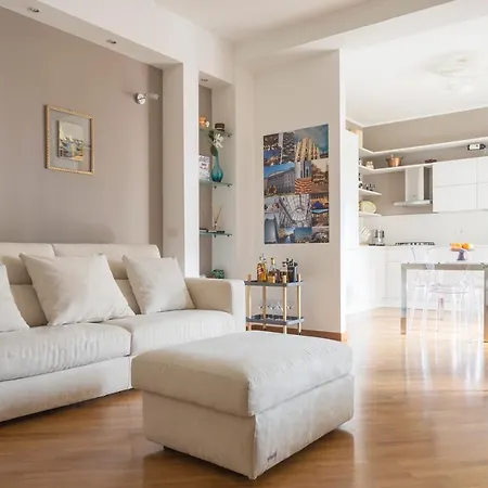 Cosmopolitan Home, 2 Bedrooms, 2 Bth, 5 Guests Apartman