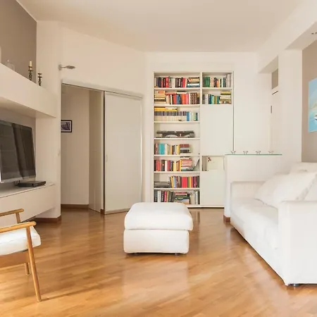 Cosmopolitan Home, 2 Bedrooms, 2 Bth, 5 Guests Apartman