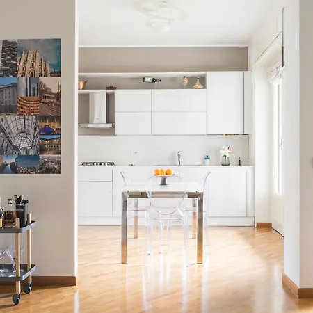 Cosmopolitan Home, 2 Bedrooms, 2 Bth, 5 Guests Milánó