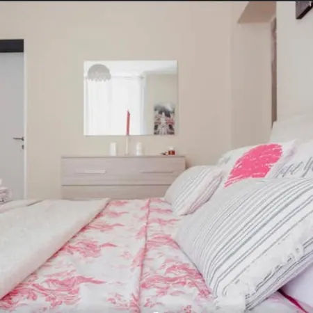 Rodica Comfort Navigli Apartmán *