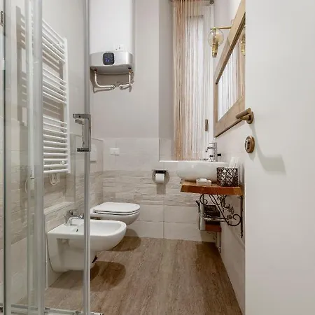 Amy Rooms, Via Vitruvio *