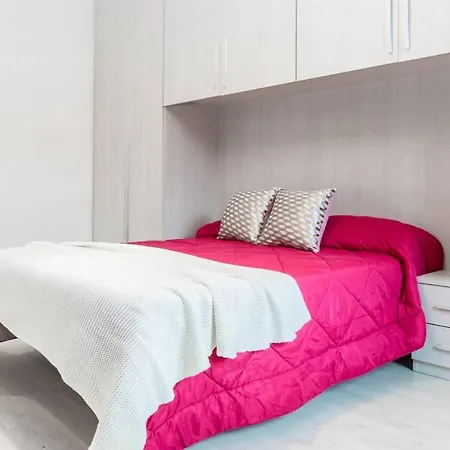 Altido Lovely For 6 Located In Vibrant Gallaratese Milan