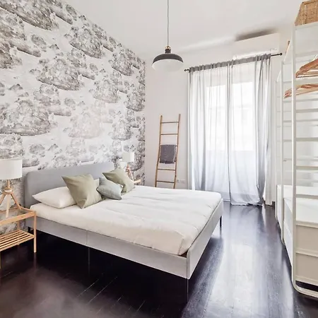 Design And Stylish Flat In Centrale * Milan