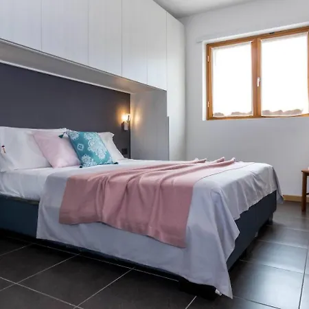 Altido For 4 With Terrace In A Quiet Residential Area Daire *