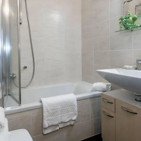 Appartamento Altido For 4 With Terrace In A Quiet Residential Area