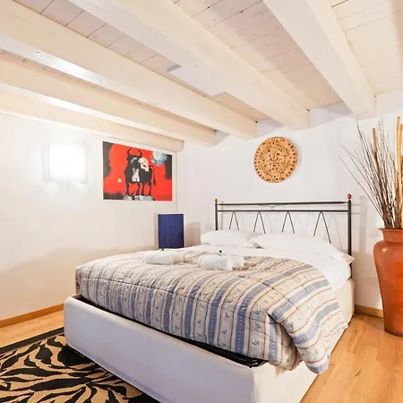 Stylish Loft Porta Romana