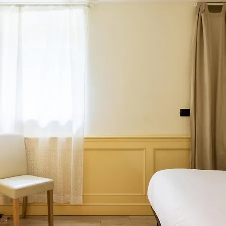 Apartment Exclusive 4Bdr Apartment Near Duomo *