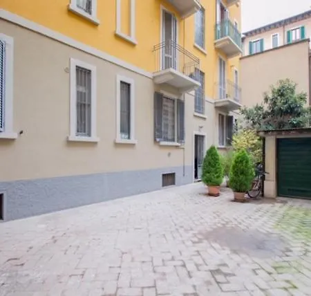 Alessia's Flat- Loreto 2 アパート *