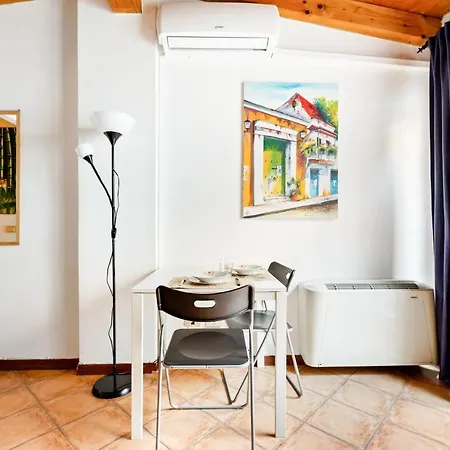 Guesthost - Cosy Corso Lodi & Porta Romana M3 *