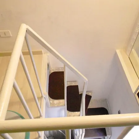 Cozy Private Mezzanine In Shared Mediolan