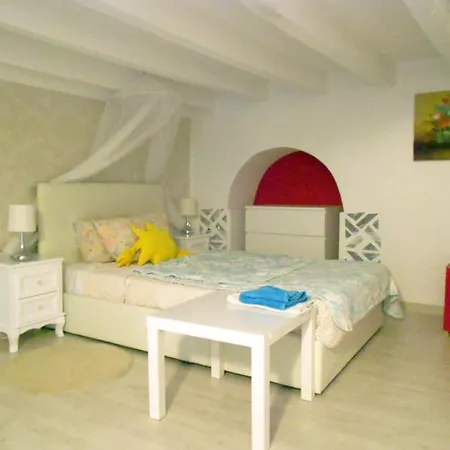 Cozy Private Mezzanine In Shared
