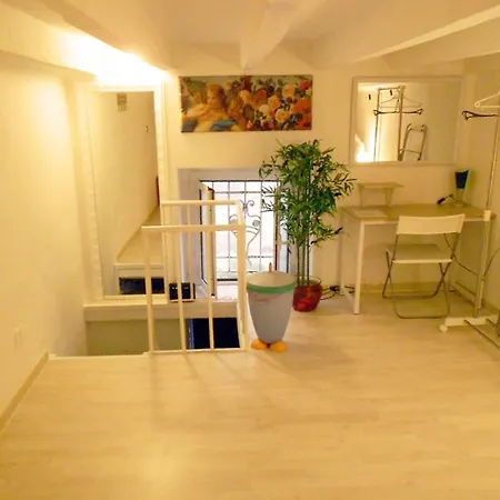 Elegant Cozy Private Mezzanine In Shared Gasthof Mailand