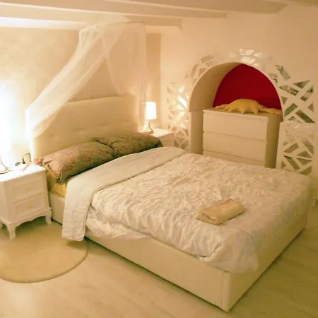 Elegant Cozy Private Mezzanine In Shared *
