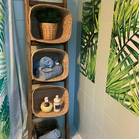 Charming Elise- Close To Station *