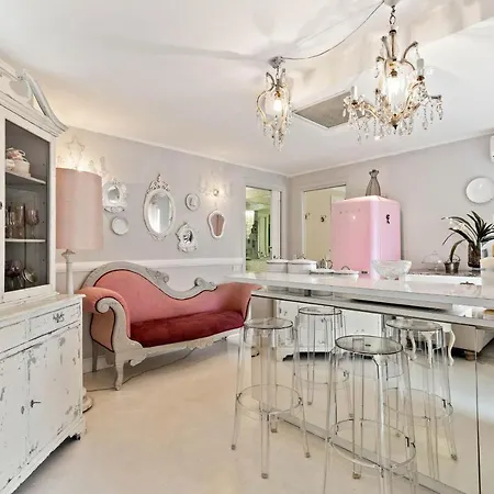 Chic With Terrace Apartment *