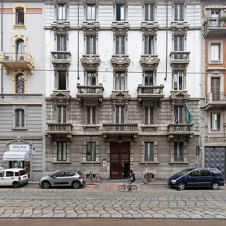 Chic With Terrace Apartment Milan