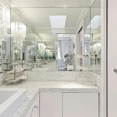 Chic With Terrace Apartment Milan