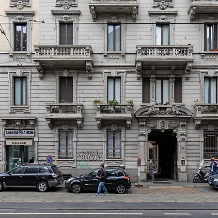 Chic With Terrace Apartment Milan