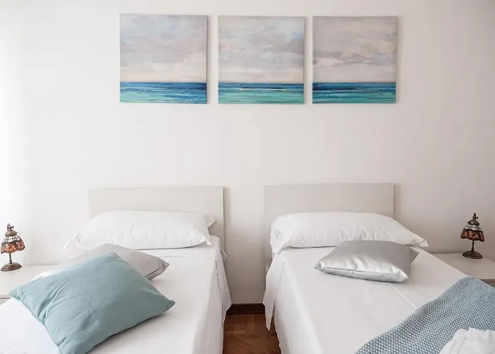 The Rent - Modern Two Bedroom In *