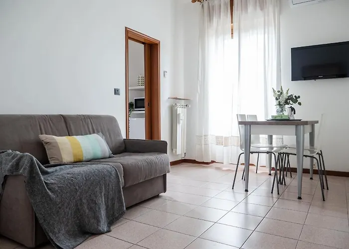 The Rent - Modern Two Bedroom In * מילאנו