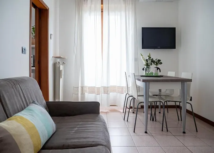 דירה The Rent - Modern Two Bedroom In מילאנו