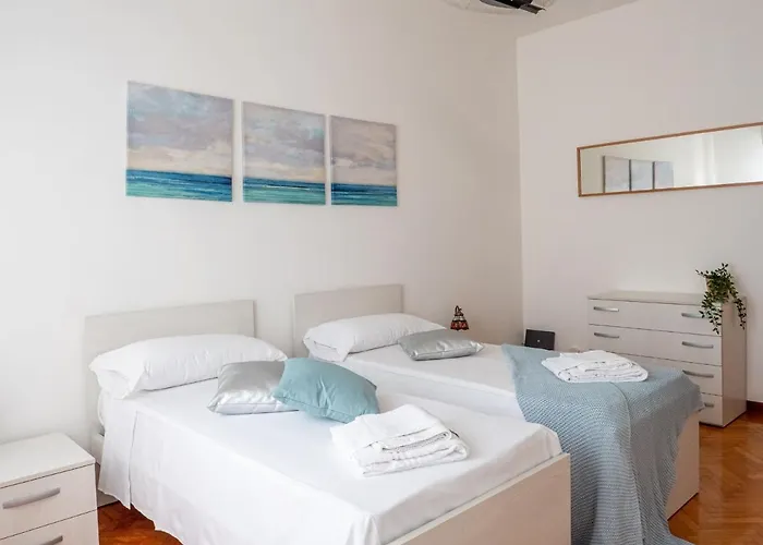 The Rent - Modern Two Bedroom In דירה *