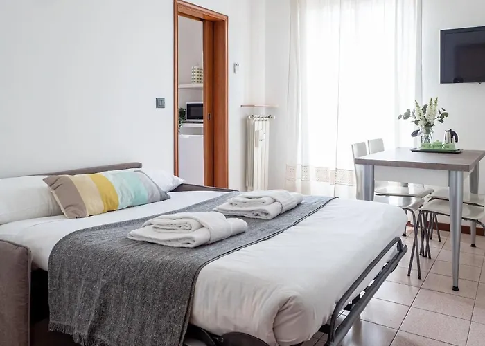The Rent - Modern Two Bedroom In מילאנו