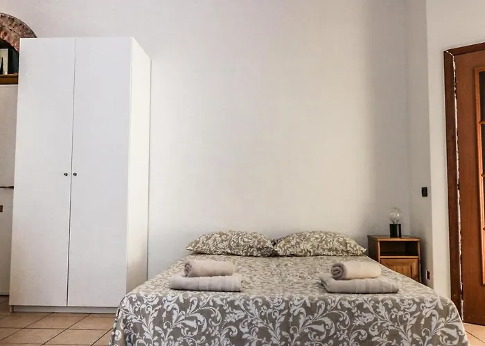 Via Argelati - Navigli Location 2 *