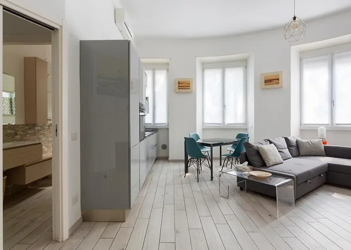Spacious Retreat Steps From Lambrate Metro- Via Pacini ميلان