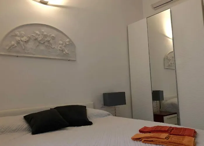 Apartment Casa Alberto Da Giussano, Elegante Bilocale In Centro Con Balcone Sul Parco Milan