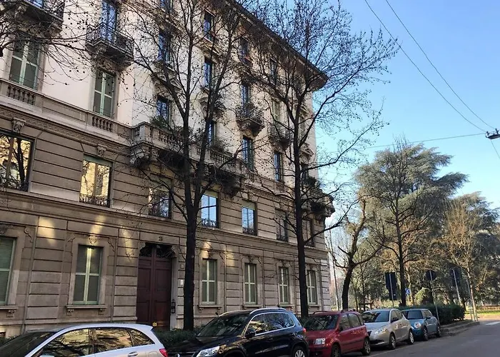Apartment Casa Alberto Da Giussano, Elegante Bilocale In Centro Con Balcone Sul Parco Milan