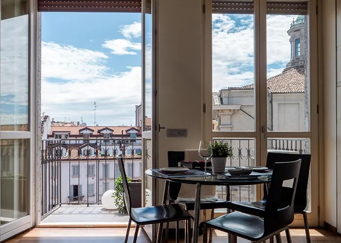 The Rent - Bright Two-bedroom In De Amicis Daire Milano