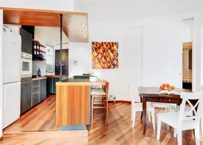Pagano & Cenacolo Bright Apartment Milan