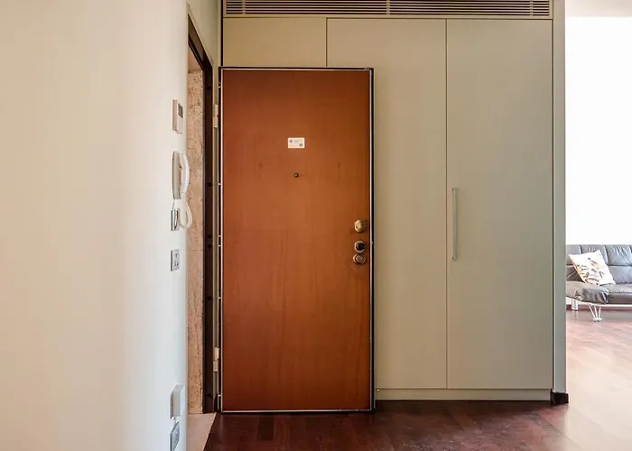 The Rent - Bright Two-bedroom In De Amicis Daire Milano