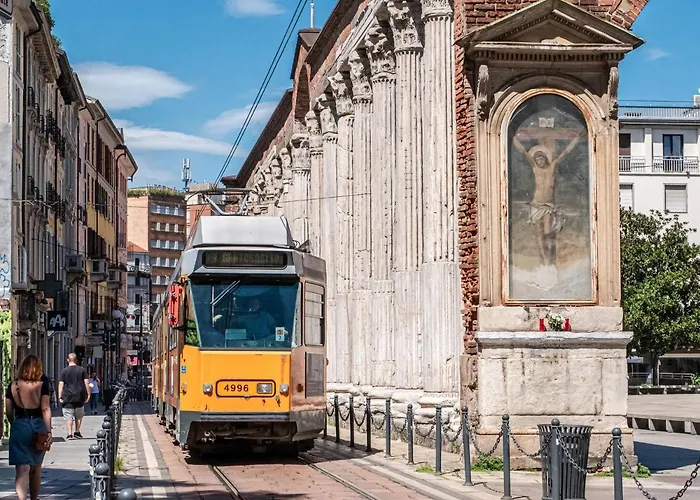 The Rent - Bright Two-bedroom In De Amicis Daire Milano