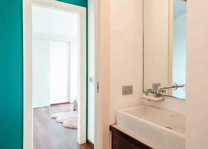 The Rent - Bright Two-bedroom In De Amicis * Milano
